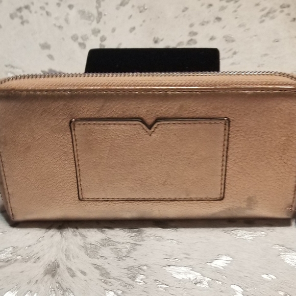 Vince Camuto wallet - Picture 5 of 6